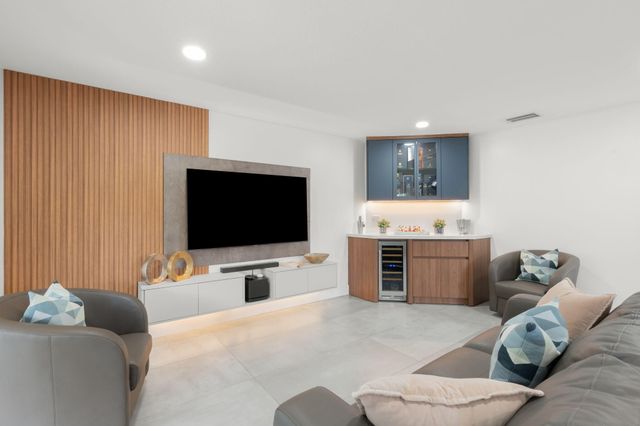 52 Gables Boulevard, Weston, FL 33326