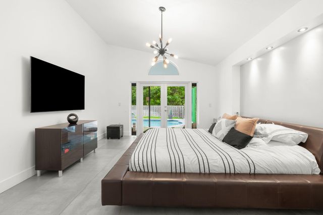 52 Gables Boulevard, Weston, FL 33326
