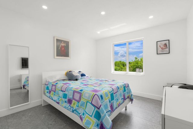 52 Gables Boulevard, Weston, FL 33326