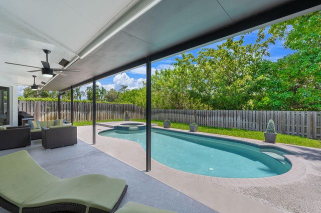 52 Gables Boulevard, Weston, FL 33326