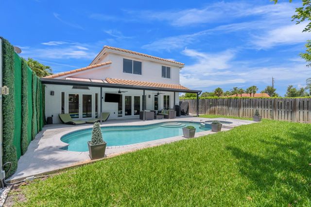 52 Gables Boulevard, Weston, FL 33326