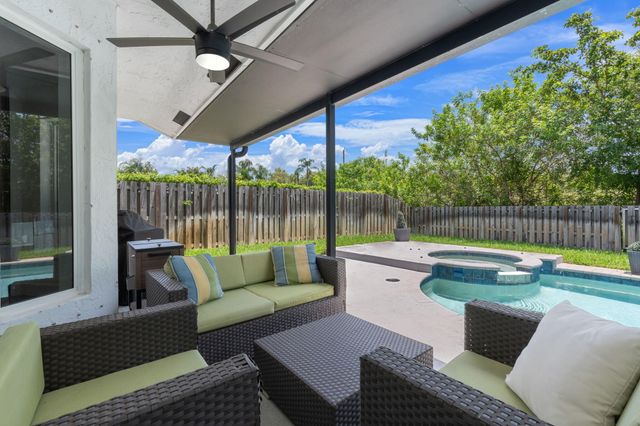 52 Gables Boulevard, Weston, FL 33326