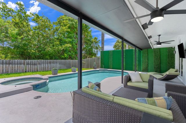 52 Gables Boulevard, Weston, FL 33326