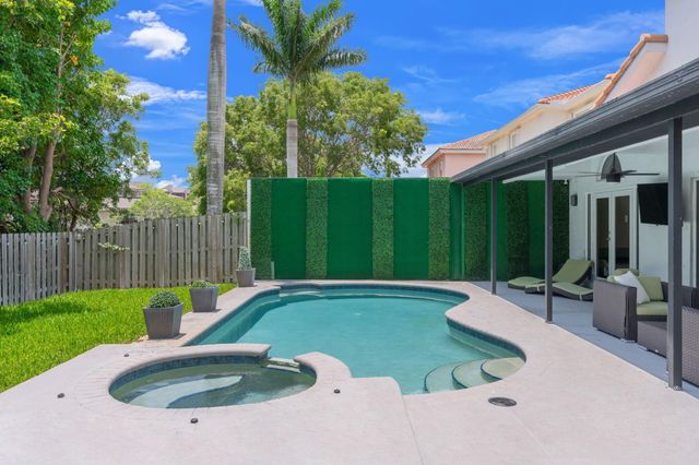 52 Gables Boulevard, Weston, FL 33326
