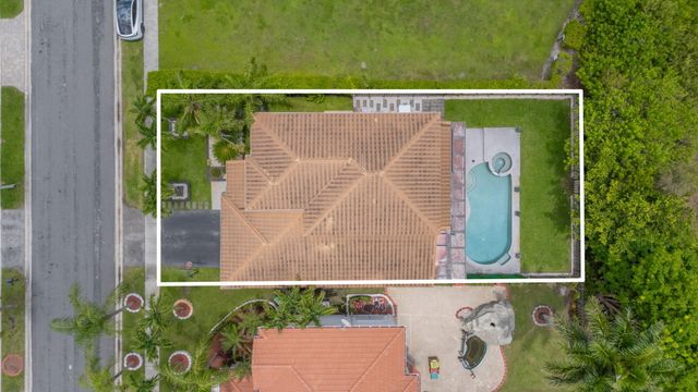52 Gables Boulevard, Weston, FL 33326