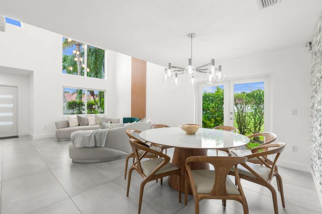 52 Gables Boulevard, Weston, FL 33326