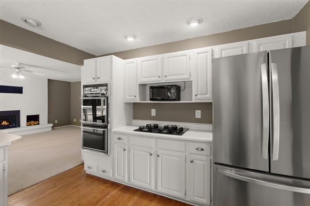698 Badlands Road, Hudson, WI 54016