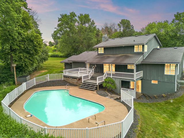 698 Badlands Road, Hudson, WI 54016