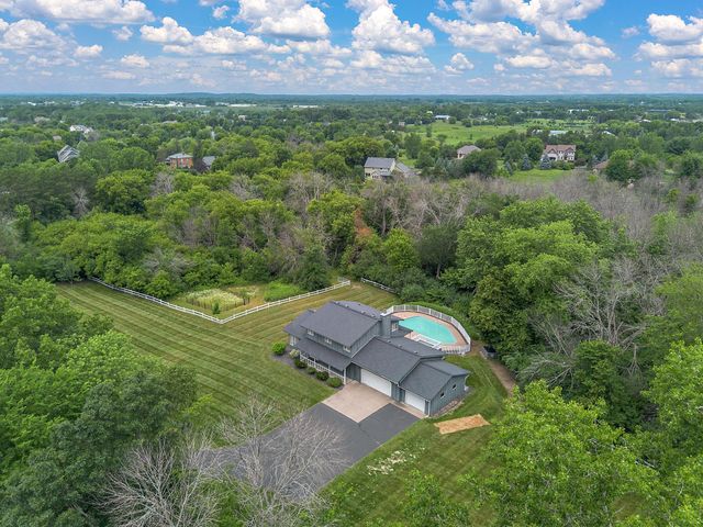 698 Badlands Road, Hudson, WI 54016