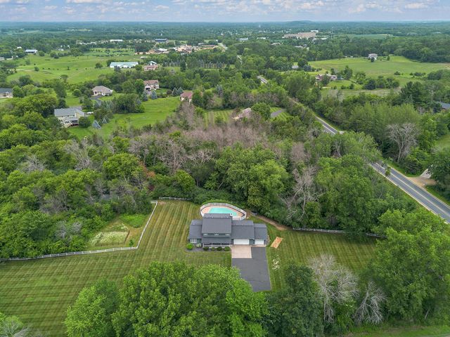 698 Badlands Road, Hudson, WI 54016