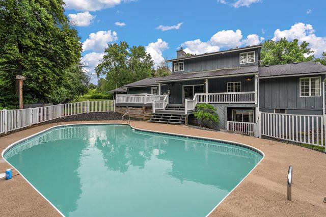 698 Badlands Road, Hudson, WI 54016