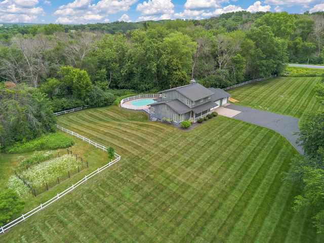 698 Badlands Road, Hudson, WI 54016