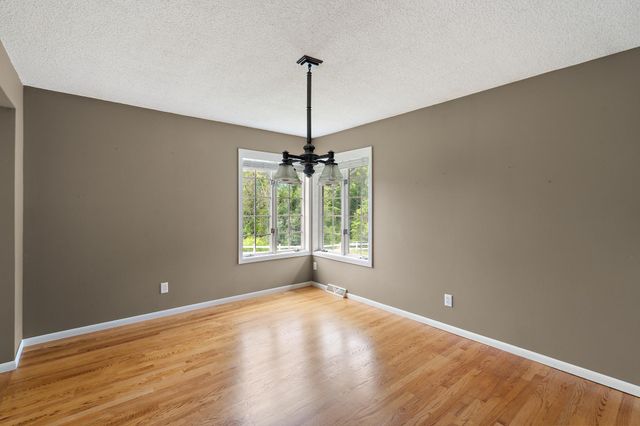 698 Badlands Road, Hudson, WI 54016