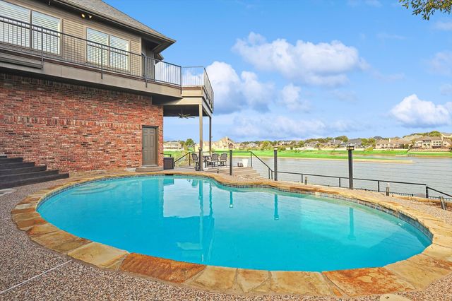 30 Remington Drive W, Highland Village, TX 75077