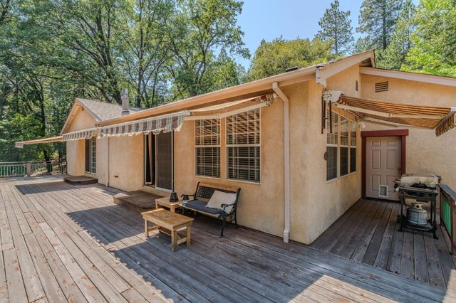 22390 Meadowbrook Dr, Pine Grove, CA 95665
