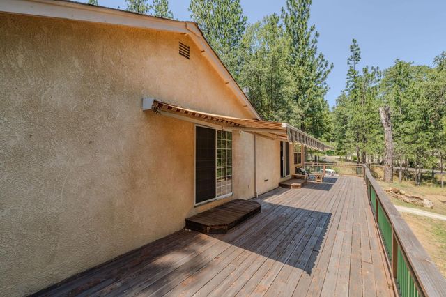 22390 Meadowbrook Dr, Pine Grove, CA 95665