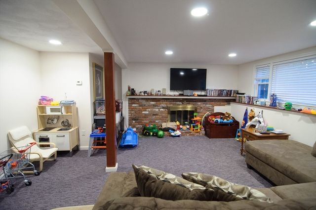 60 Greenleaf Circle 60, Framingham, MA 01701