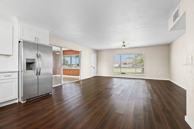 702 DESERT HILLS WAY, Sun City Center, FL 33573