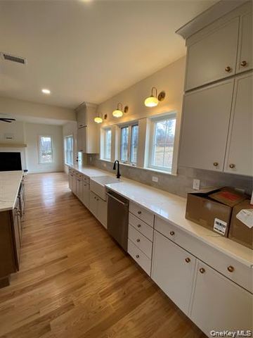 30 Sunset Lane, New Hampton, NY 10958