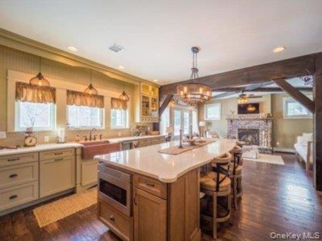 30 Sunset Lane, New Hampton, NY 10958