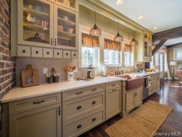 30 Sunset Lane, New Hampton, NY 10958