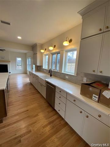 30 Sunset Lane, New Hampton, NY 10958