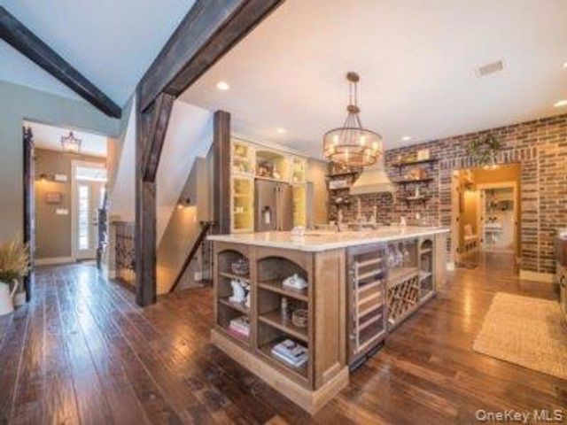 30 Sunset Lane, New Hampton, NY 10958