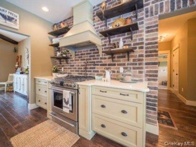 30 Sunset Lane, New Hampton, NY 10958