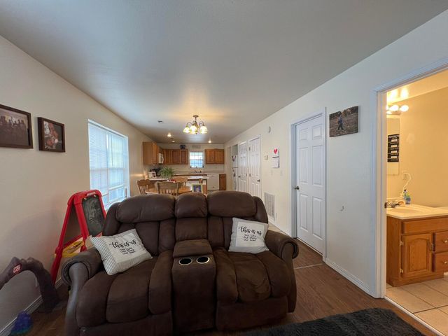 208 W 3rd Street, Willow Springs, MO 65793