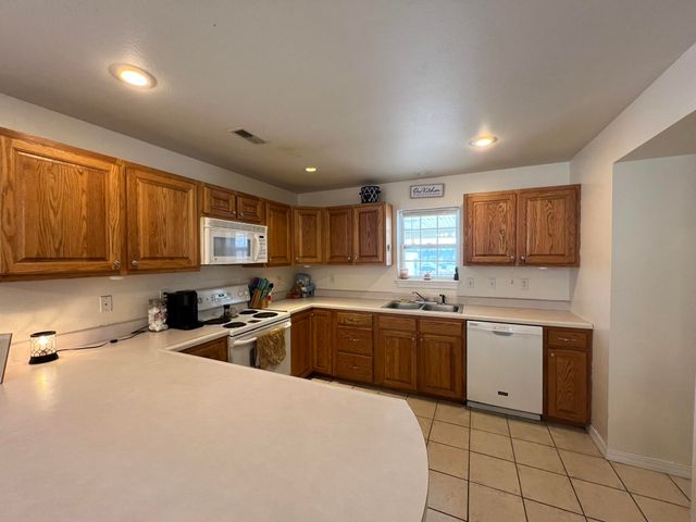 208 W 3rd Street, Willow Springs, MO 65793