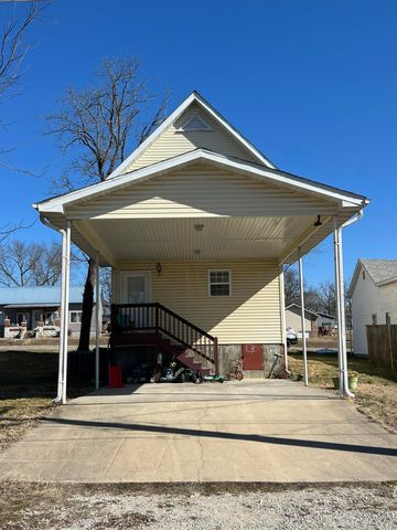 208 W 3rd Street, Willow Springs, MO 65793