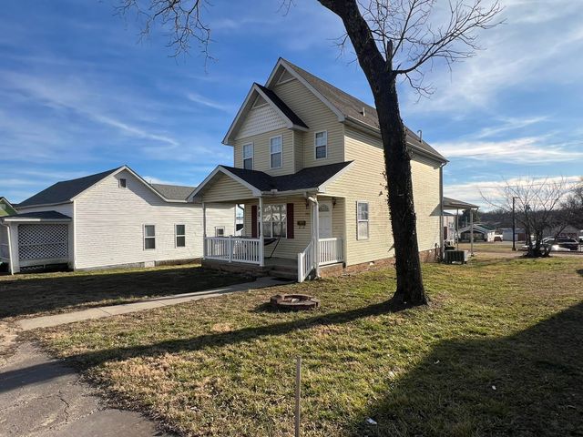 208 W 3rd Street, Willow Springs, MO 65793