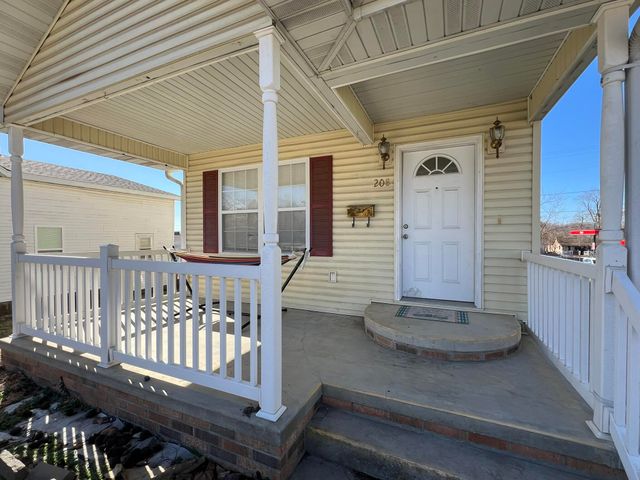 208 W 3rd Street, Willow Springs, MO 65793