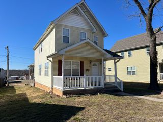 208 W 3rd Street, Willow Springs, MO 65793