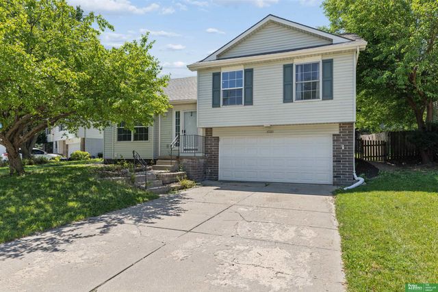 17513 Gertrude Circle, Omaha, NE 68136