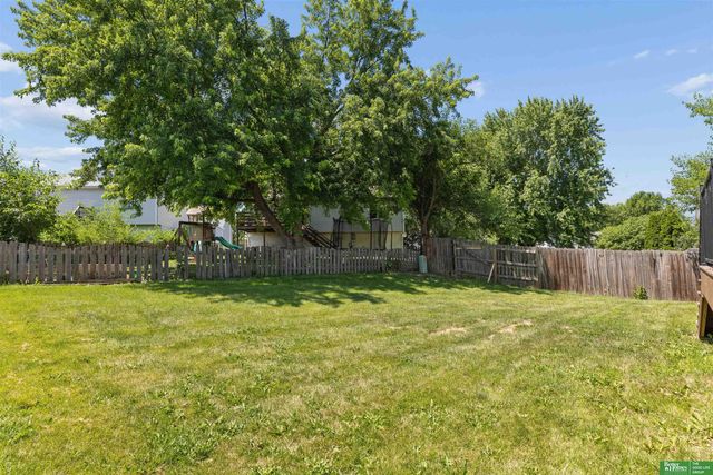 17513 Gertrude Circle, Omaha, NE 68136