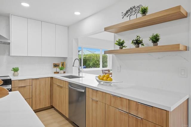 944 La Sombra Drive, San Marcos, CA 92078