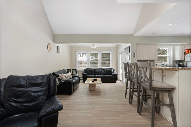 34 Rosslare Drive 108, Worcester, MA 01602