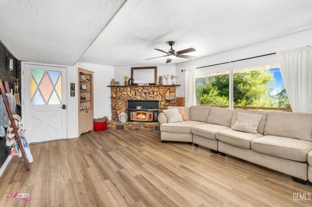 245 Mountain Shadow Drive, Wofford Heights, CA 93285