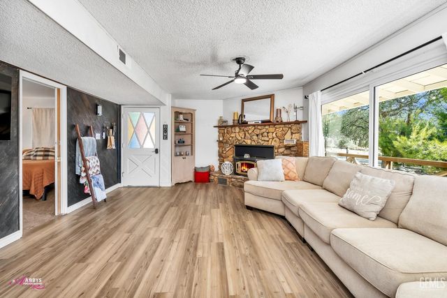 245 Mountain Shadow Drive, Wofford Heights, CA 93285