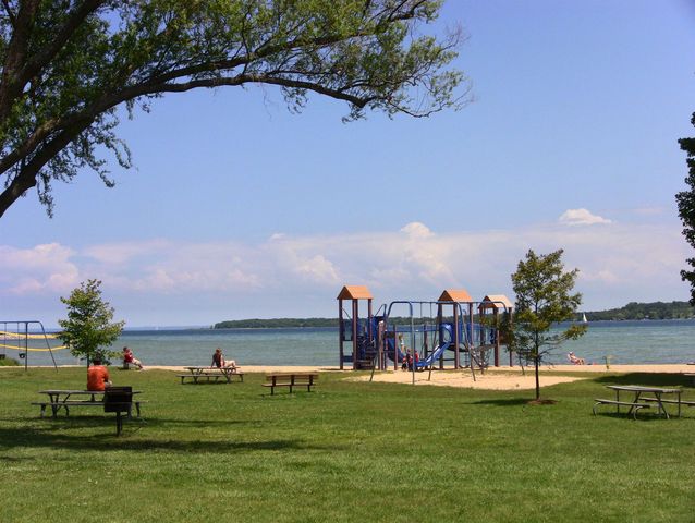 1830 S West Bay Shore Drive, Suttons Bay Twp, MI 49682