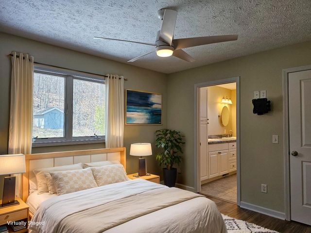 1830 S West Bay Shore Drive, Suttons Bay Twp, MI 49682