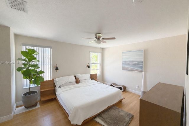 5005 Northern Lights Dr 5005, Green Acres, FL 33463