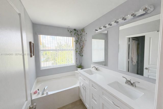 5005 Northern Lights Dr 5005, Green Acres, FL 33463