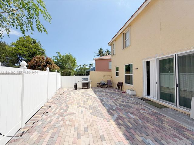 5005 Northern Lights Dr 5005, Green Acres, FL 33463