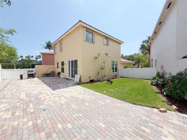 5005 Northern Lights Dr 5005, Green Acres, FL 33463