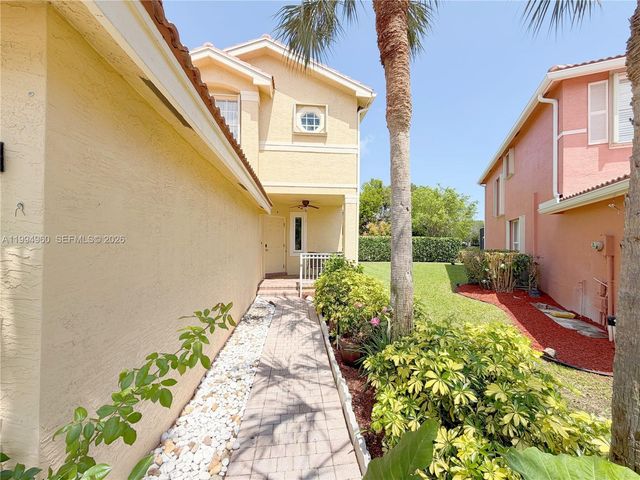 5005 Northern Lights Dr 5005, Green Acres, FL 33463