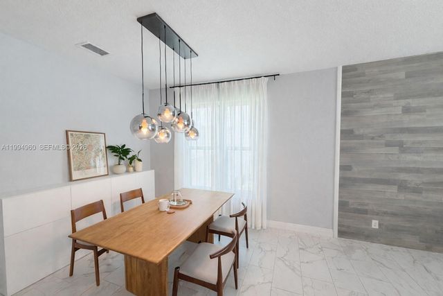 5005 Northern Lights Dr 5005, Green Acres, FL 33463