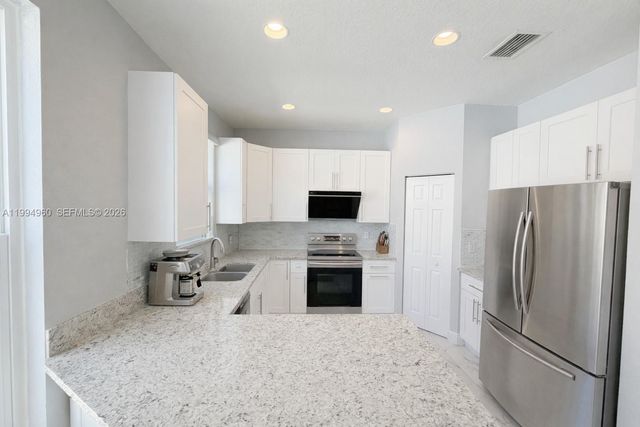 5005 Northern Lights Dr 5005, Green Acres, FL 33463