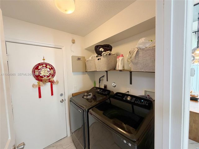 5005 Northern Lights Dr 5005, Green Acres, FL 33463